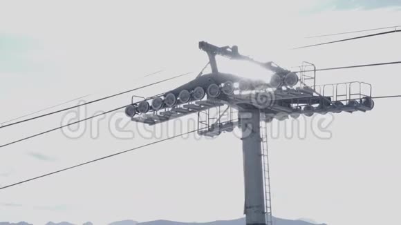 贡多拉缆车滑雪缆车背景山视频的预览图