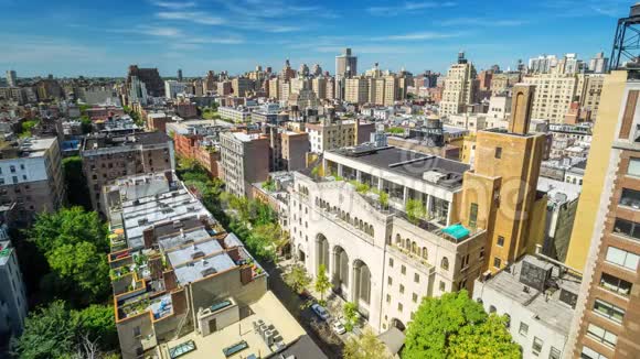 纽约曼哈顿中城屋顶俯瞰阳光明媚的一天时光视频的预览图