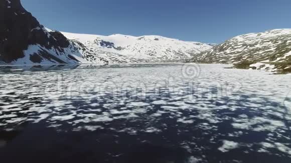 美丽的自然挪威自然景观空中镜头Djupvatne湖视频的预览图
