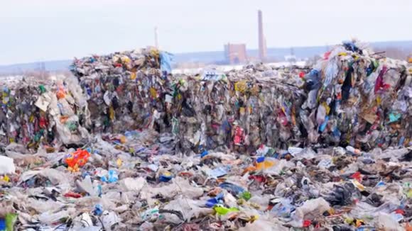 垃圾场填埋场地环境污染概念视频的预览图