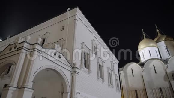 夜晚的布拉戈维申斯基教堂俄罗斯克里姆林宫内大教堂广场视频的预览图