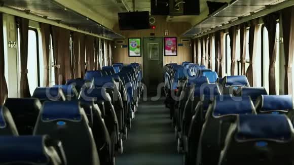在越南的旅客列车视频的预览图