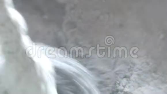 钻的螺旋头混合了房子的石膏溶液视频的预览图