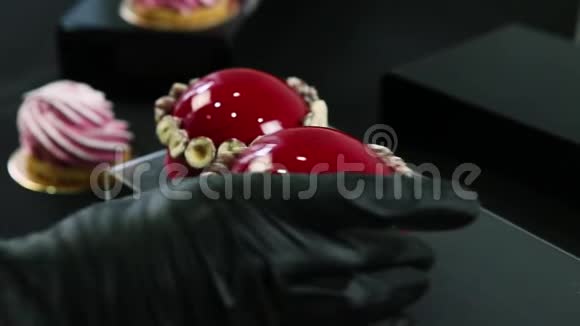 甜点是用干香蕉装饰的美味甜点视频的预览图