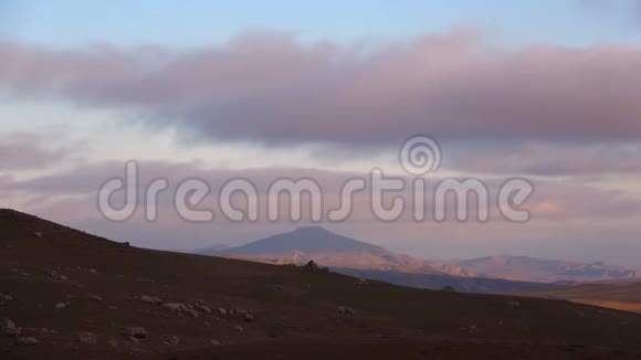 一月暮在山麓阿塞拜疆视频的预览图