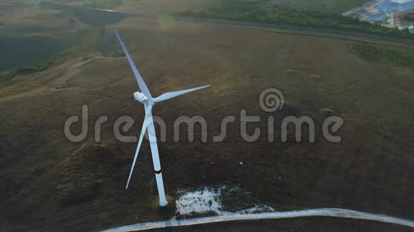 风力涡轮机可再生能源可持续发展环境友好的理念从顶部看空中飞行医生视频的预览图