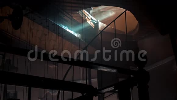 钟楼内小螺旋楼梯视频的预览图