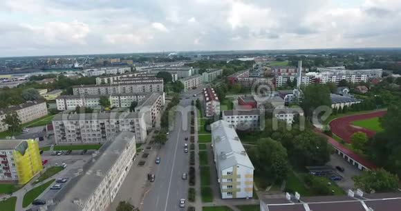 空中Ventspils城市俯瞰中心城区视频的预览图