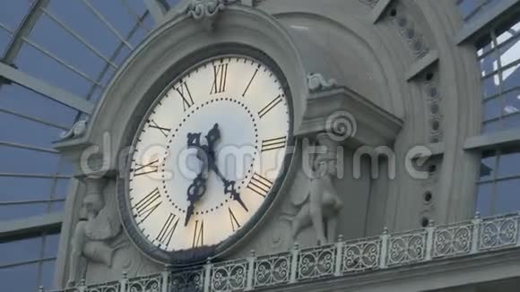 老式建筑时钟视频的预览图