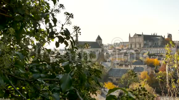对波蒂埃斯的看法法国城市视频的预览图
