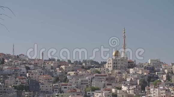 以色列的一个阿拉伯城市上面有一座大清真寺视频的预览图