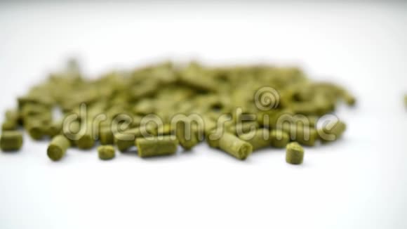 概念啤酒花在颗粒酿造在啤酒厂视频的预览图
