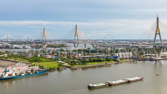 普密蓬大桥的时间推移是泰国最美丽的桥梁之一也是曼谷地区的风景视频的预览图