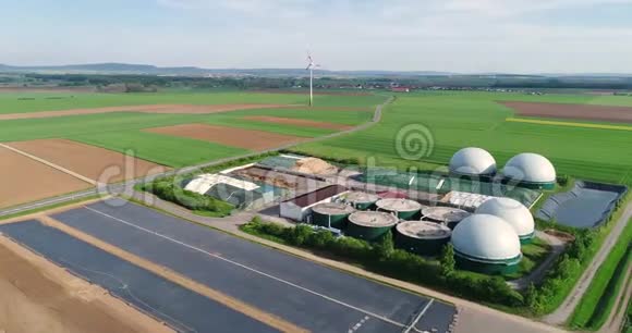 工厂用于生产绿色领域的沼气工厂用于生产以风力为背景的沼气视频的预览图