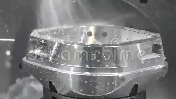 数控机床湿铣铝细节视频的预览图