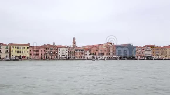 意大利威尼斯城从海船全景中观看视频的预览图