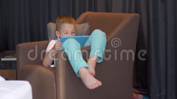 儿童可在家免费使用数码平板电脑视频的预览图