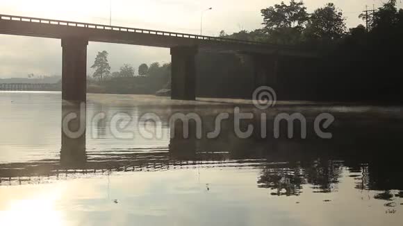 水泥桥过河河景视频的预览图