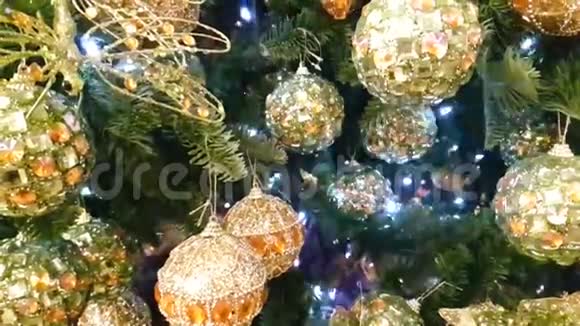 圣诞玩具绿色圣诞树照明纹理视频的预览图