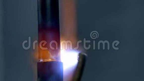 工厂的金属焊接视频的预览图