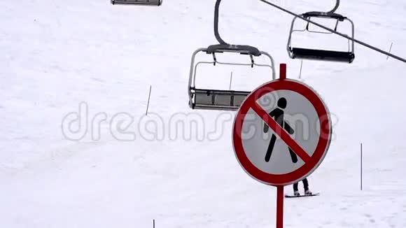 滑雪假日视频的预览图