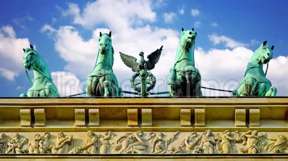 在德国首都观光柏林的勃兰登堡门视频的预览图