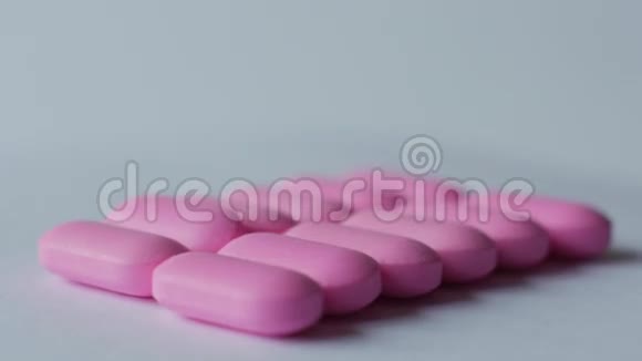 桌面上的粉红色药丸视频的预览图