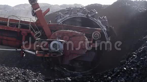 大型采煤机掘进车的详细情况视频的预览图