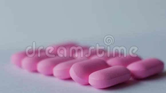 桌面上的粉红色药丸视频的预览图