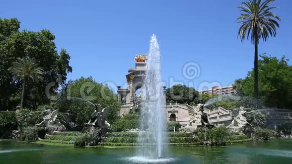 巴塞罗那城堡公园的喷泉大瀑布视频的预览图