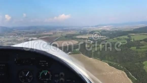 小型飞机飞行飞机视频的预览图