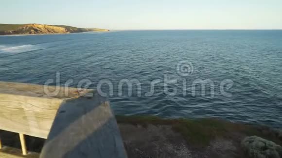 在夏季日落时从Attis角度观看澳大利亚大洋路视频的预览图