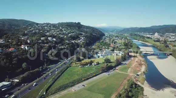 4航空公司新西兰山和河滨家园视频的预览图
