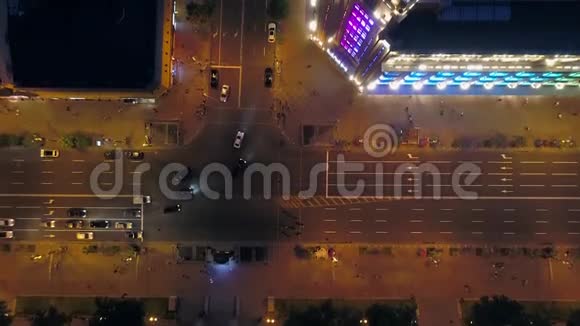 空中无人机镜头基辅夜景视频的预览图