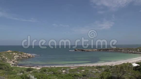 西澳大利亚塞万提斯镇附近的海滩和海湾景观视频的预览图