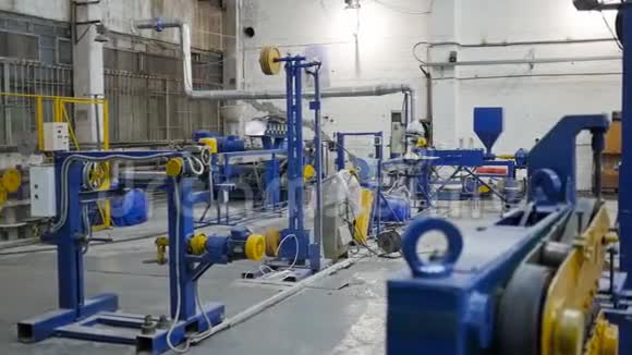 工厂车间内部和机器视频的预览图