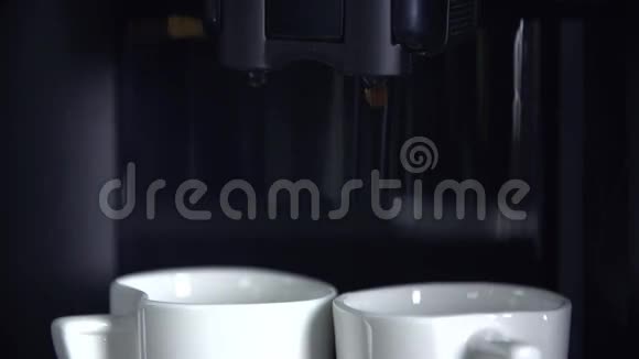 做了两杯咖啡视频的预览图