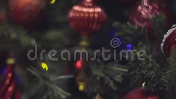 圣诞节和新年装饰假日特写摘要模糊的博克假日背景闪烁的加兰视频的预览图