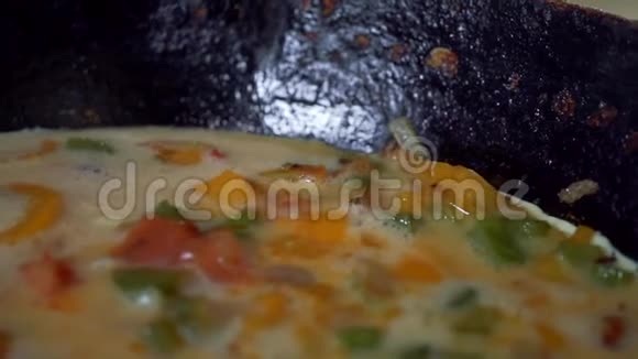 慢洗煎饼食物玉米饼素食煎蛋卷鸡蛋早餐蔬菜视频的预览图