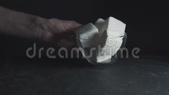 烹饪棉花糖视频侧视图材料视频的预览图