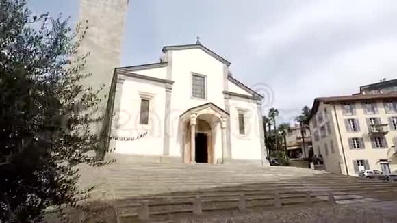 瓦班尼亚宫圣莱昂纳多教堂和钟楼视频的预览图