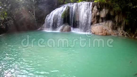 泰国KanchanaburiErawan国家公园Erawan瀑布第二级视频的预览图