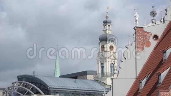 拉托维亚的老里加教堂和房子视频的预览图