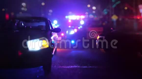 警察巡逻车在紧急光学镜头离焦现场视频的预览图