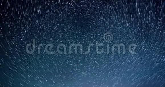 时间流逝星星在夜空中盘旋视频的预览图