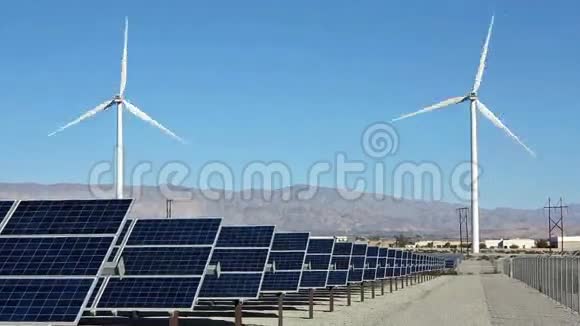 太阳能电池板和风力涡轮发电视频的预览图