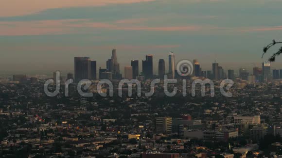 洛杉矶市中心的夜景视频的预览图