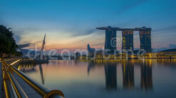 新加坡海湾花园灯光秀海滨环路视频的预览图