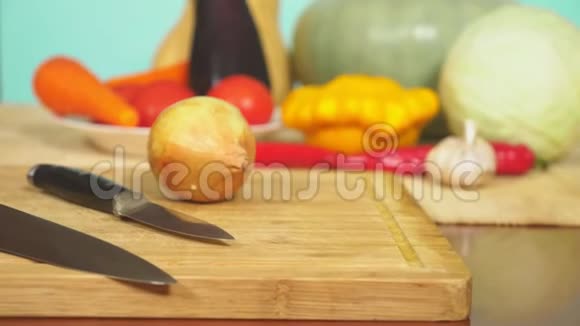 混合蔬菜煮蔬菜炖彩色背景4k慢动作多乐射击健康食品的概念视频的预览图
