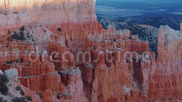犹他州布莱斯峡谷的神奇岩石令人惊叹的风景视频的预览图